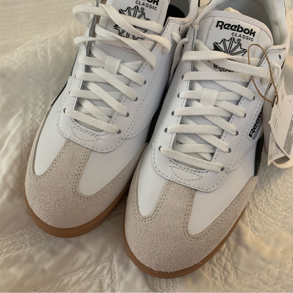 Reebok sneakers sz 7men/ 8 women - Picture 6 of 12